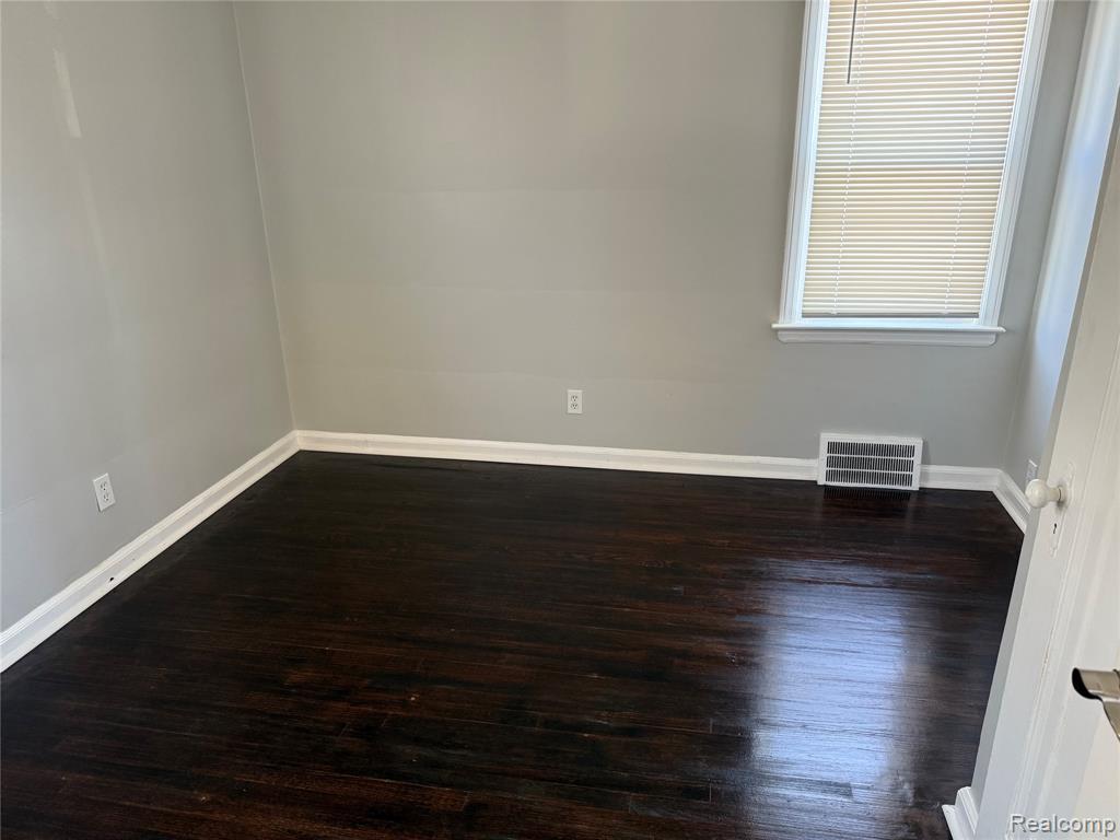 876 Garfield Avenue, Lincoln Park, MI 48146 — Photo 6