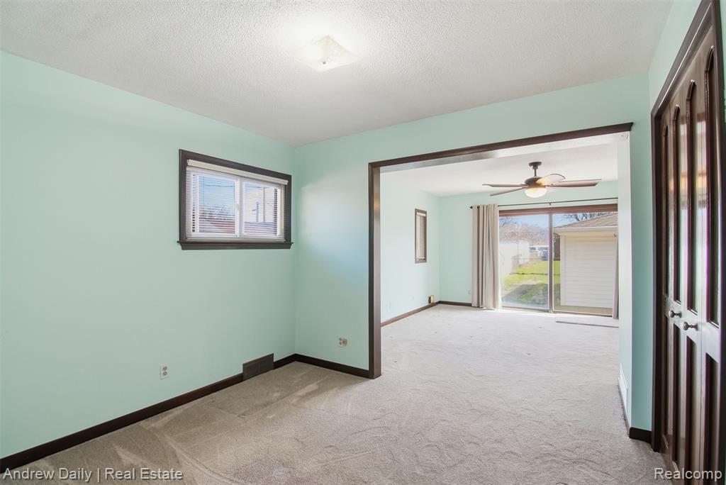 8460 Nightingale Street, Dearborn Heights, MI 48127 — Photo 9