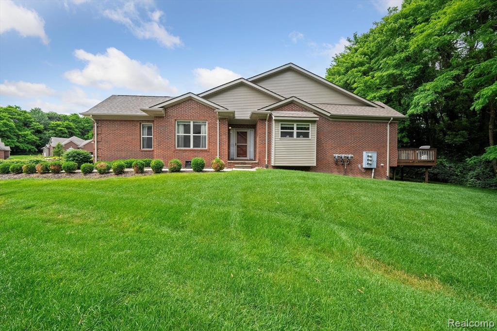 9566 KINGSWAY Circle, Clarkston, MI 48348 — Photo 43
