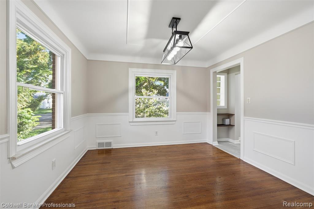 18761 Dolores Avenue, Lathrup Village, MI 48076 — Photo 17
