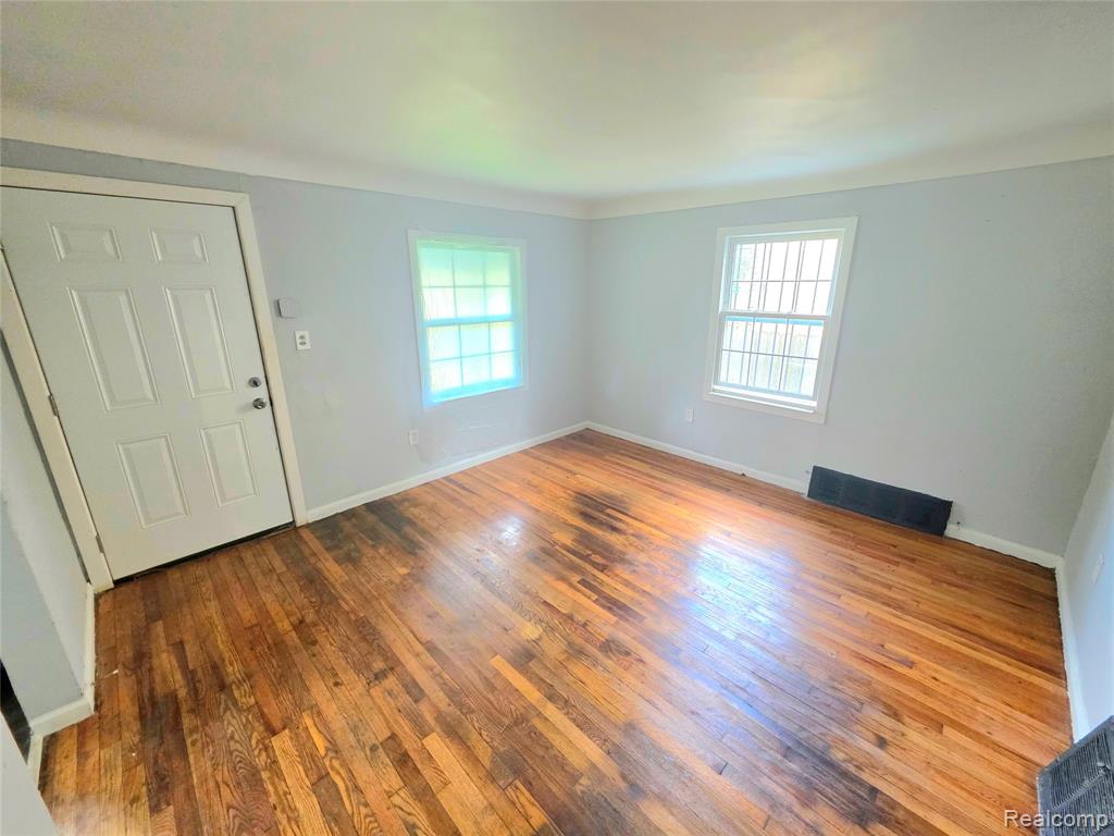 9560 Plainview Avenue, Detroit, MI 48228 — Photo 3