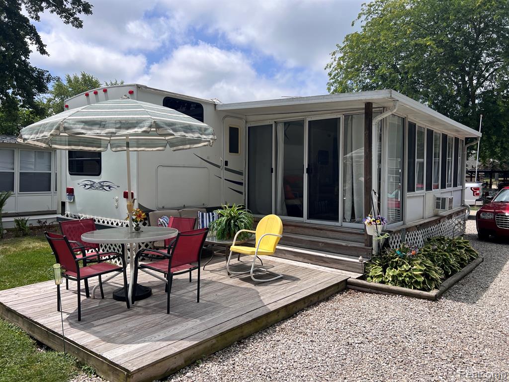 10001 Goodall Road, Durand, MI 48429
