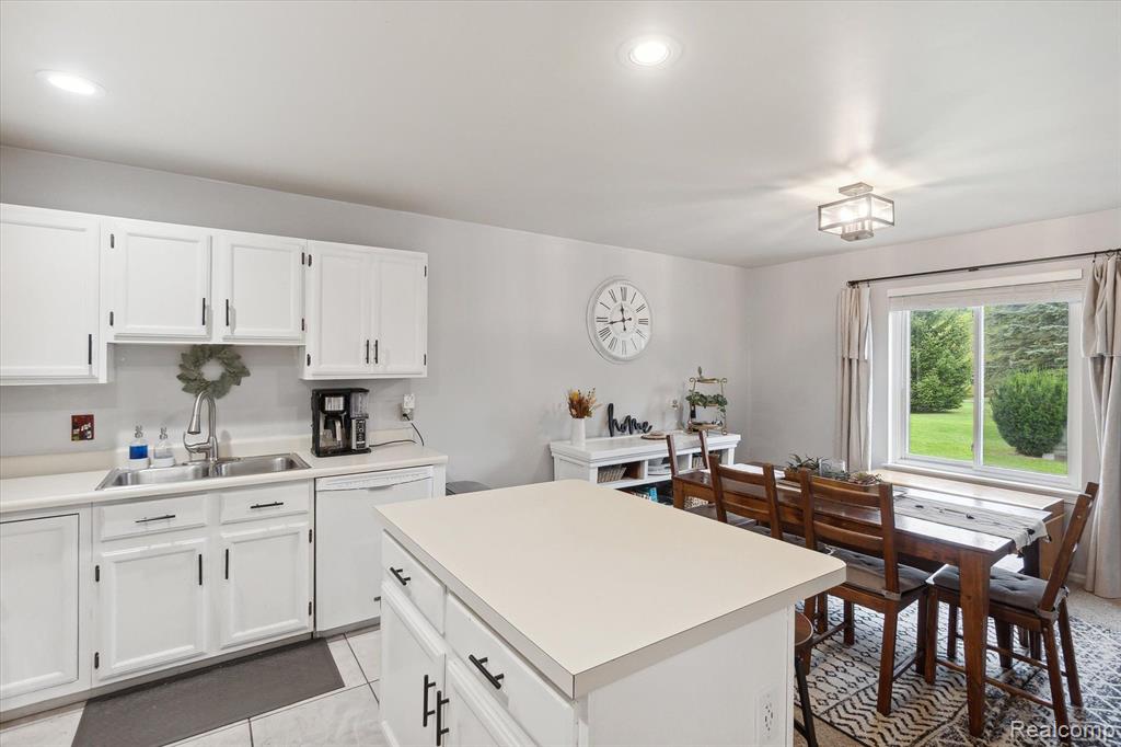 5231 COUNTRY WOOD Lane, Grand Blanc, MI 48439 — Photo 12