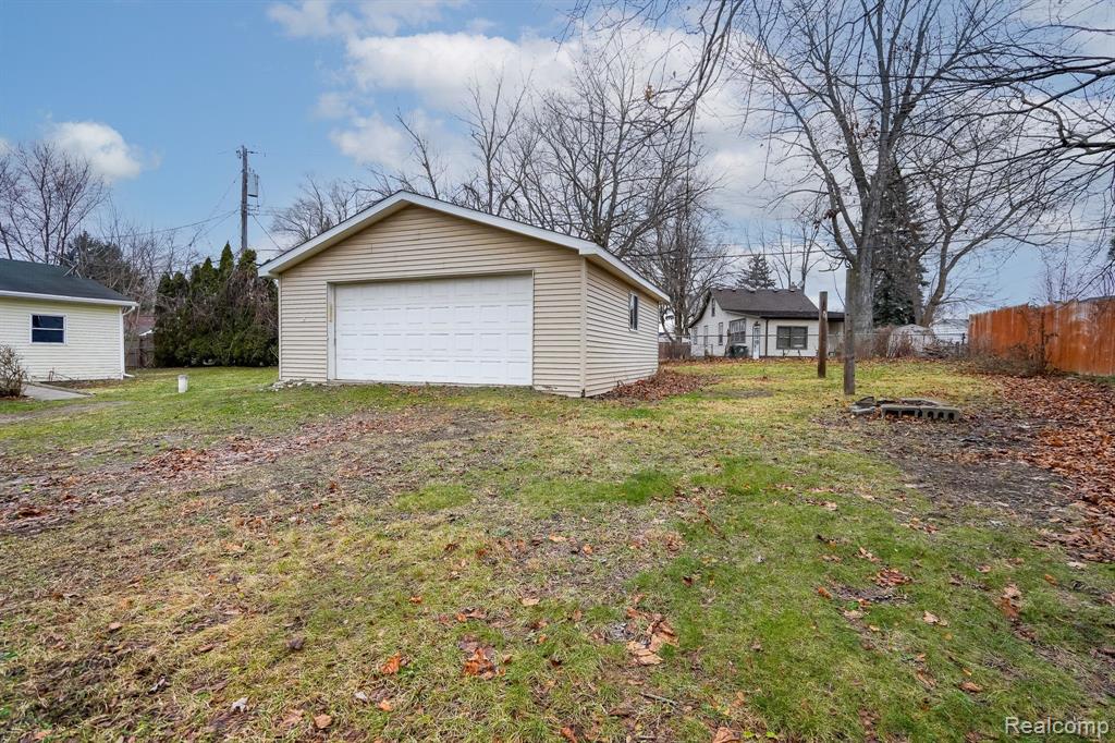 935 MCCLELLAN Street, Lake Orion, MI 48362 — Photo 5