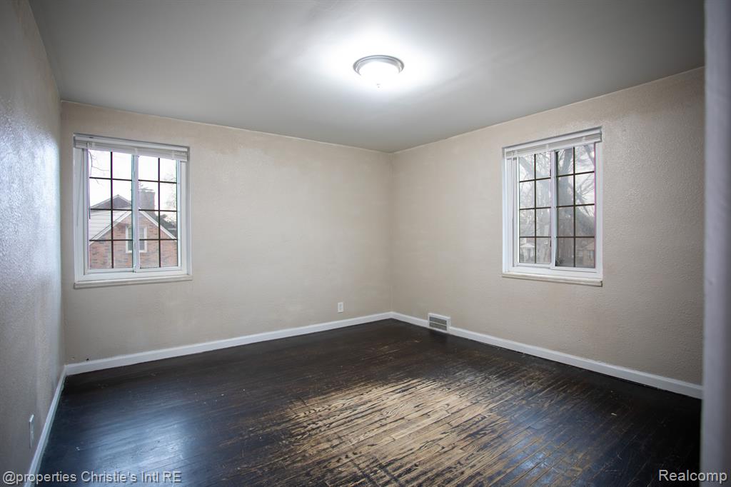 9957 W OUTER Drive, Detroit, MI 48223 — Photo 9