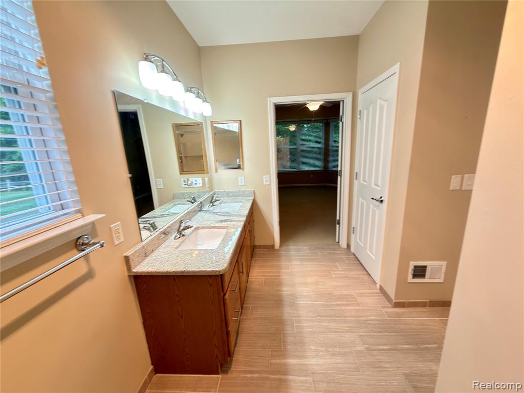 24600 Grand Traverse Avenue, Flat Rock, MI 48134 — Photo 21