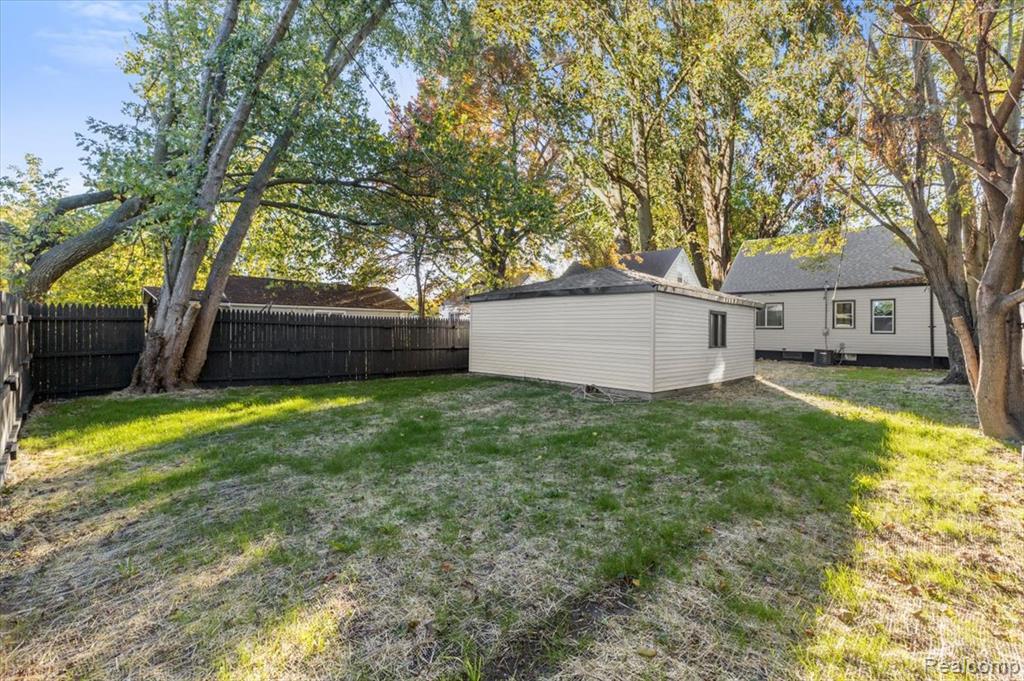 8418 Fielding Street, Detroit, MI 48228 — Photo 35
