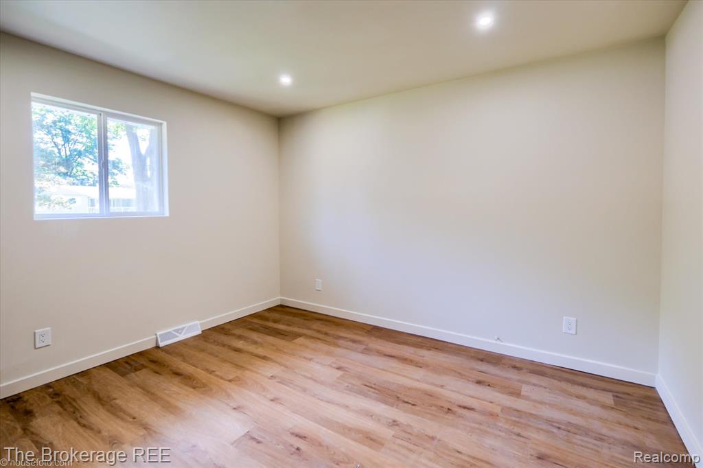 1401 Hillside Drive, Flint, MI 48532 — Photo 24