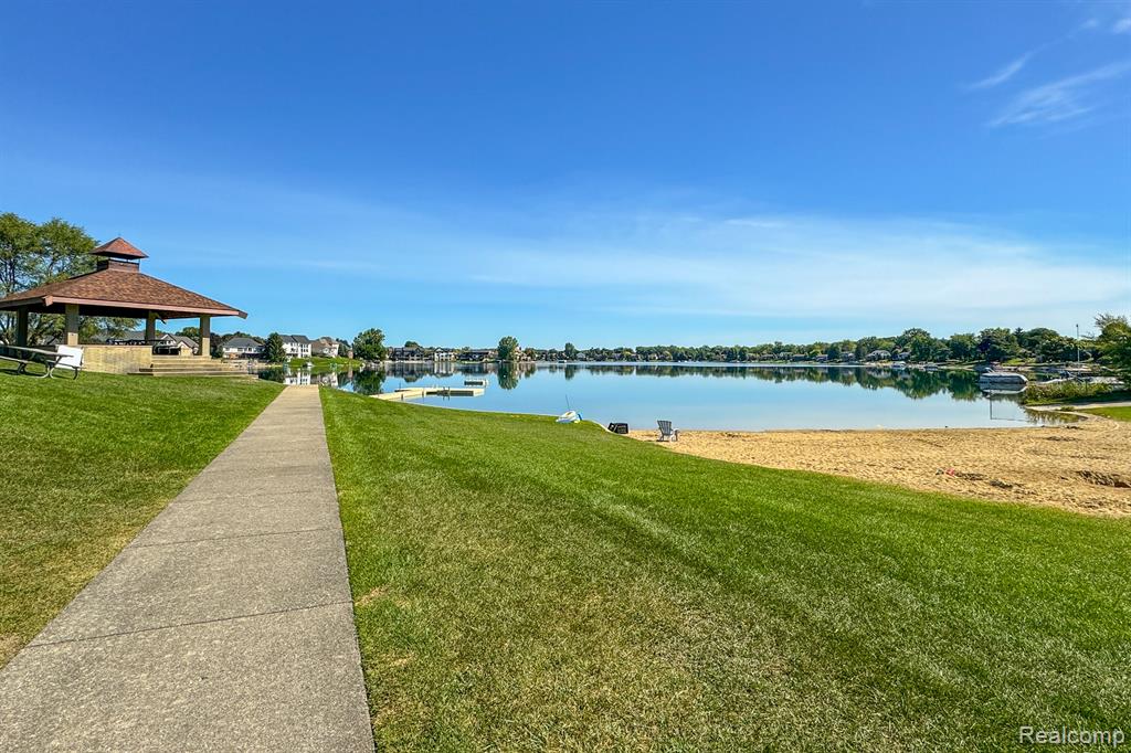 422 THORNEHILL Trail, Oxford, MI 48371 — Photo 43