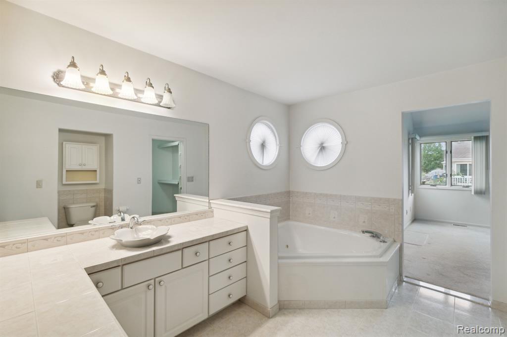8062 FOX HOLLOW Road, Goodrich Vlg, MI — Photo 22