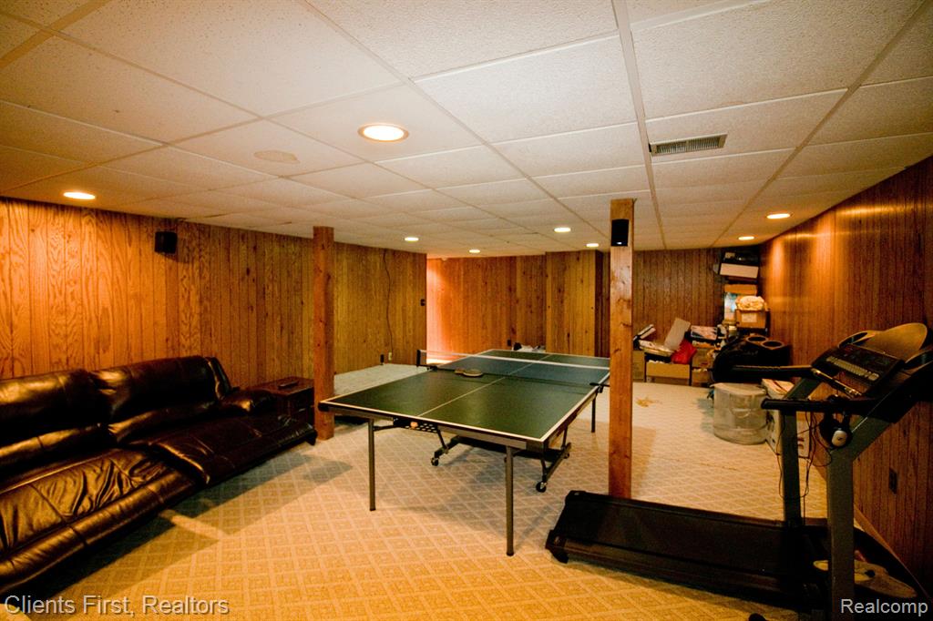 1030 FAIRMOUNT Drive, Ann Arbor, MI 48105 — Photo 22