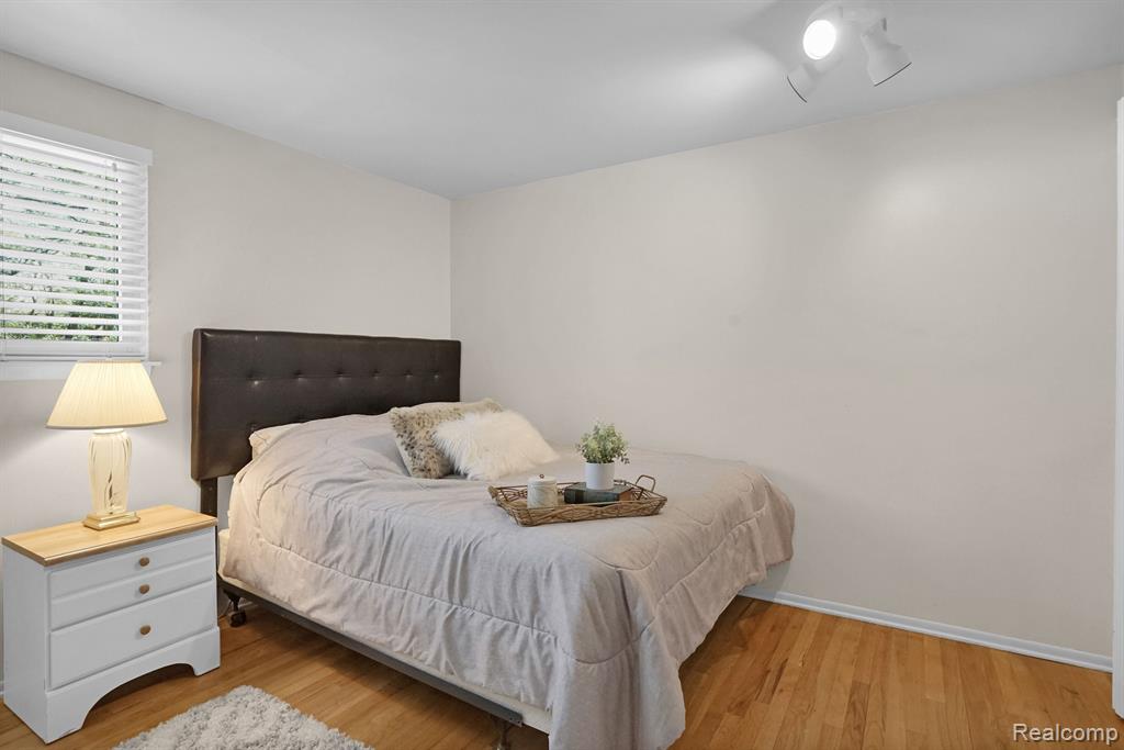 430 CHESTER Court, South Lyon, MI 48178 — Photo 31