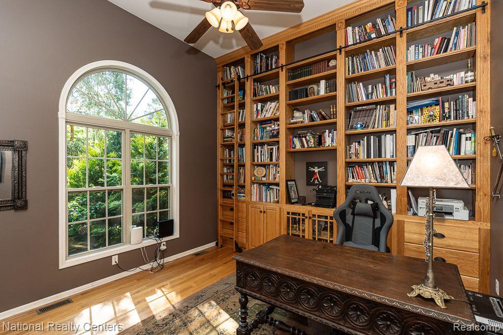 7914 BROOKWOOD Drive, Clarkston, MI 48348 — Photo 4