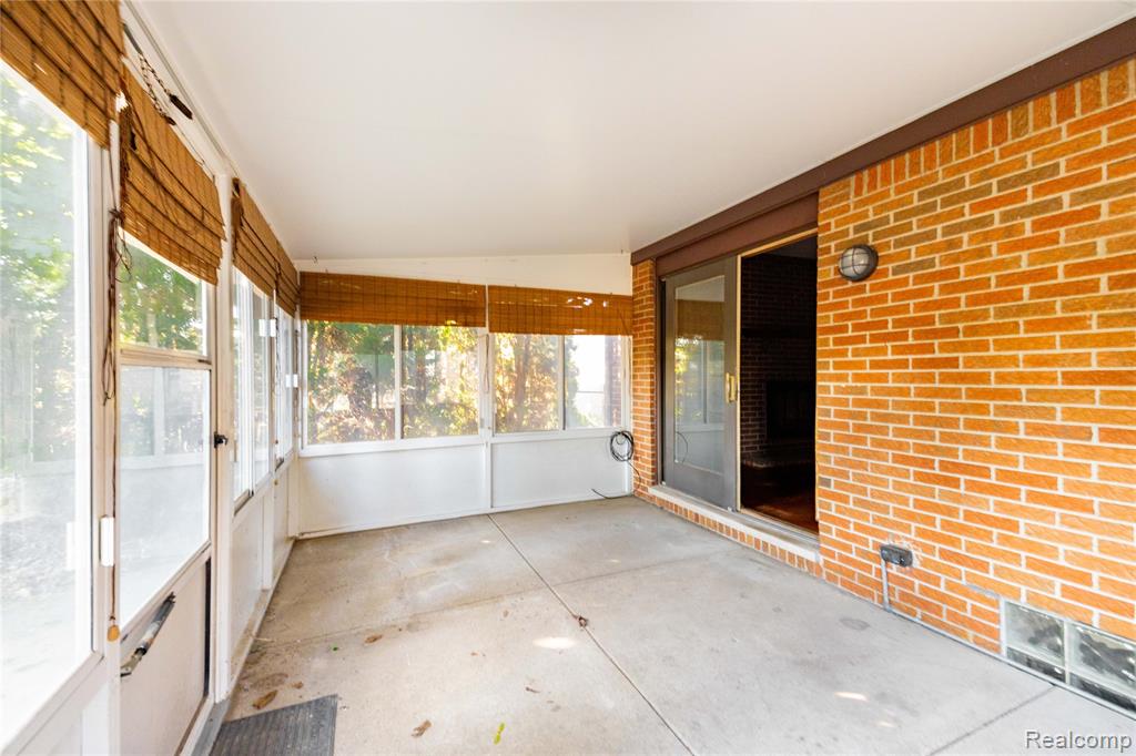 5035 Hillcrest Court, Trenton, MI 48183 — Photo 20