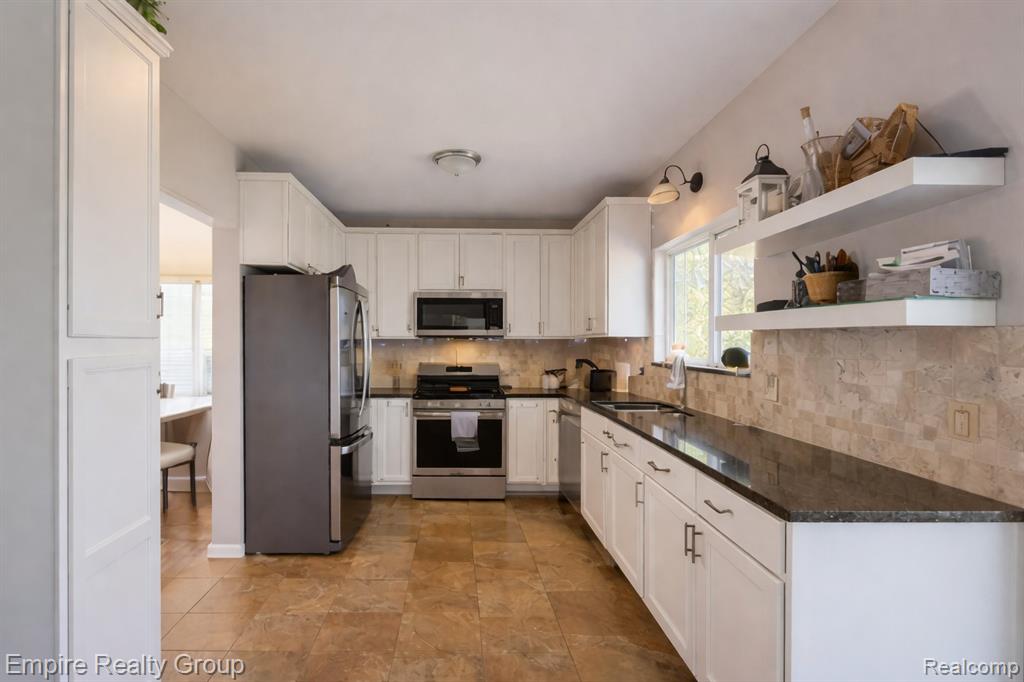 5925 Northridge Circle, Waterford, MI 48327 — Photo 10