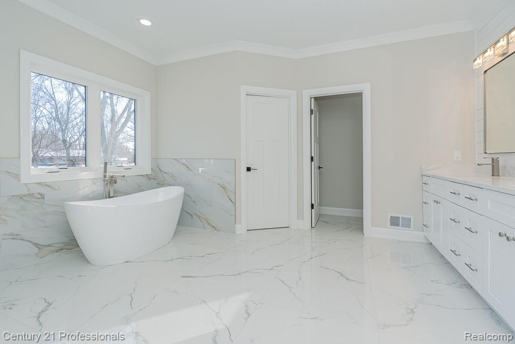 53242 Eastbourne Drive, Shelby Twp, MI 48316 — Photo 33