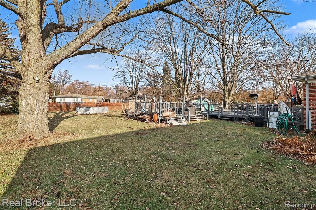 19115 Old Homestead Drive, Harper Woods, MI 48225 — Photo 28
