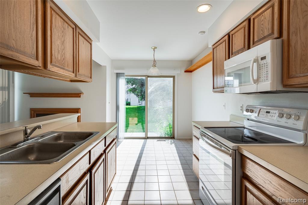 44981 Coachman Court, Canton, MI 48187 — Photo 25