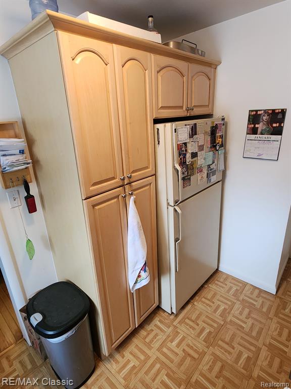 508 W HOUSTONIA Avenue, Royal Oak, MI 48073 — Photo 8