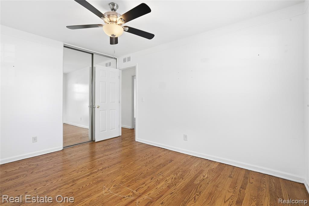 6341 N Charlesworth Street, Dearborn Heights, MI 48127 — Photo 16