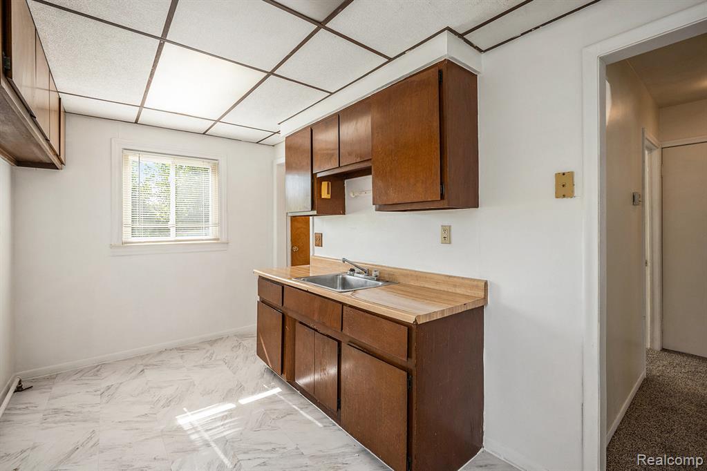 1212 E Rowland Avenue, Madison Heights, MI 48071 — Photo 7