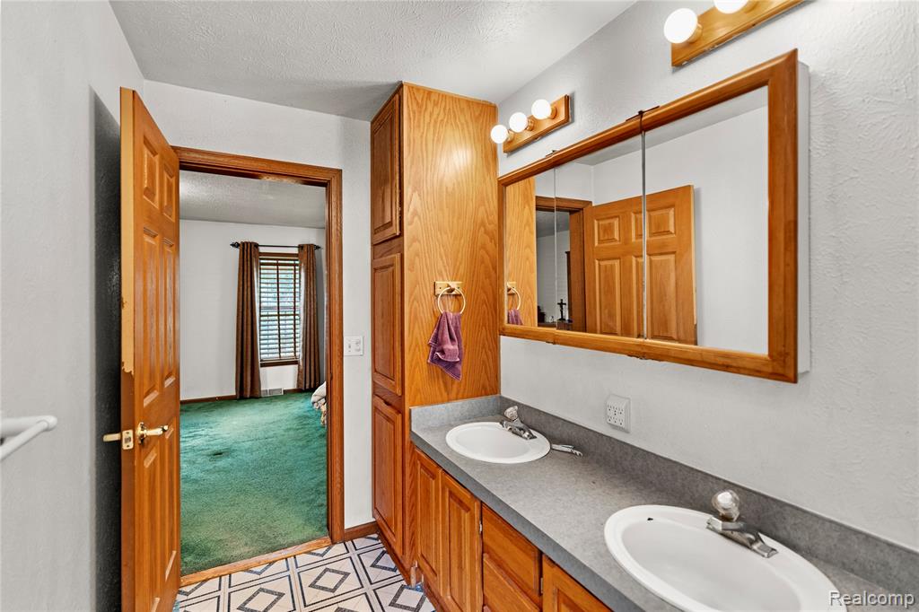 5206 Lippincott Boulevard, Burton, MI 48519 — Photo 23