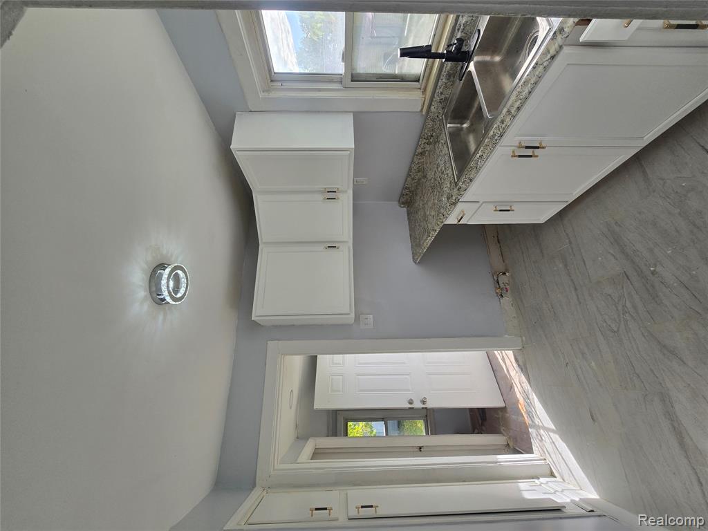 8276 Orchard Avenue, Warren, MI 48089 — Photo 12