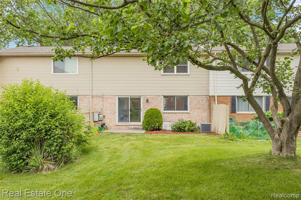 959 Kirts Boulevard, Troy, MI 48084 — Photo 3