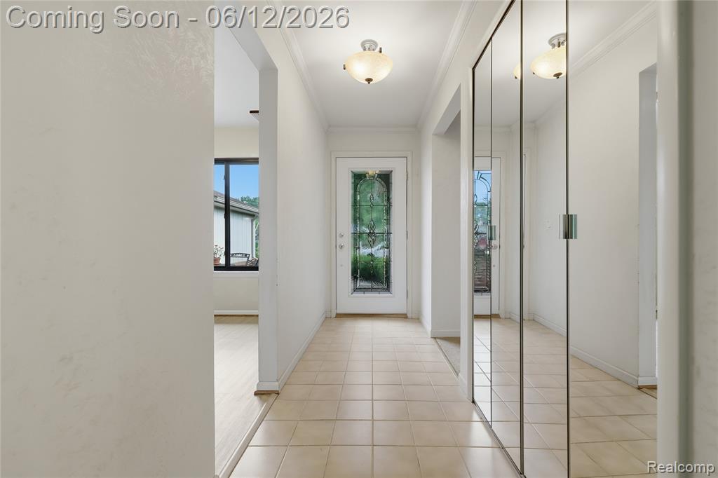 640 Longfellow Drive, Troy, MI 48085 — Photo 10
