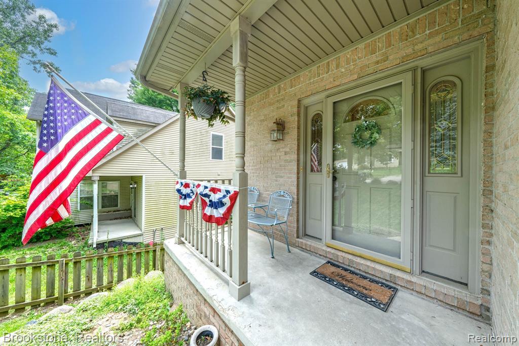 921 OLD HICKORY LANE Lane, Lake Orion, MI 48362 — Photo 11