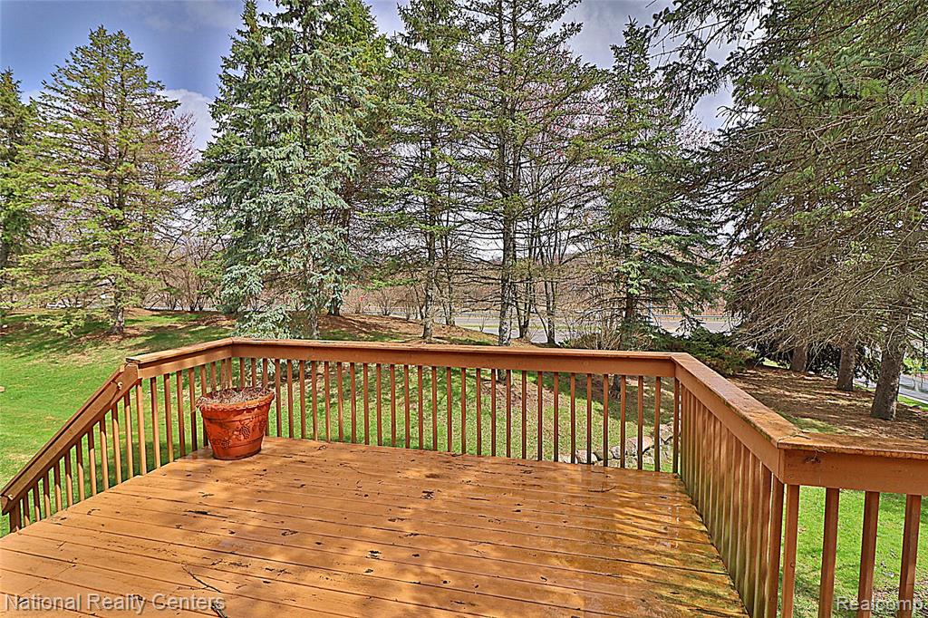 110 Four Seasons Drive, Lake Orion, MI — Photo 32