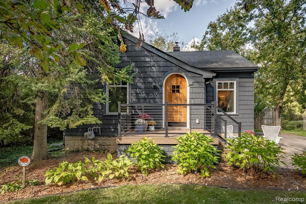 1335 KENSINGTON Drive, Ann Arbor, MI 48104 — front exterior