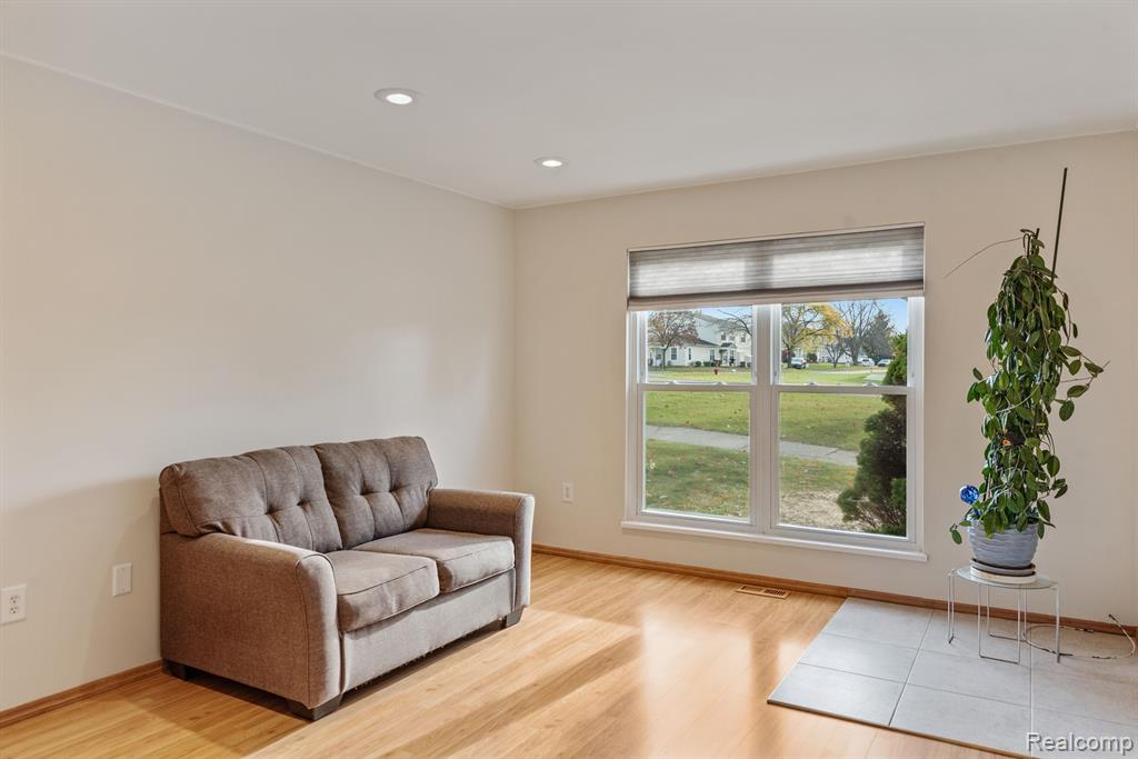 39727 VILLAGE WOOD Lane, Novi, MI — Photo 8