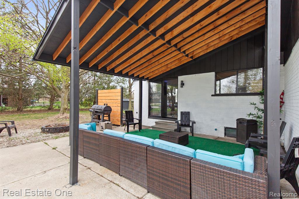 5251 WINCHESTER Drive, Troy, MI 48085 — Photo 41