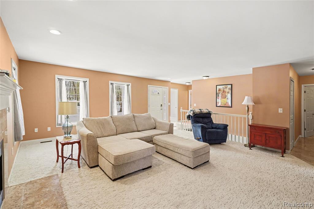 8530 Pineview Lake Drive, Linden, MI 48451 — Photo 2