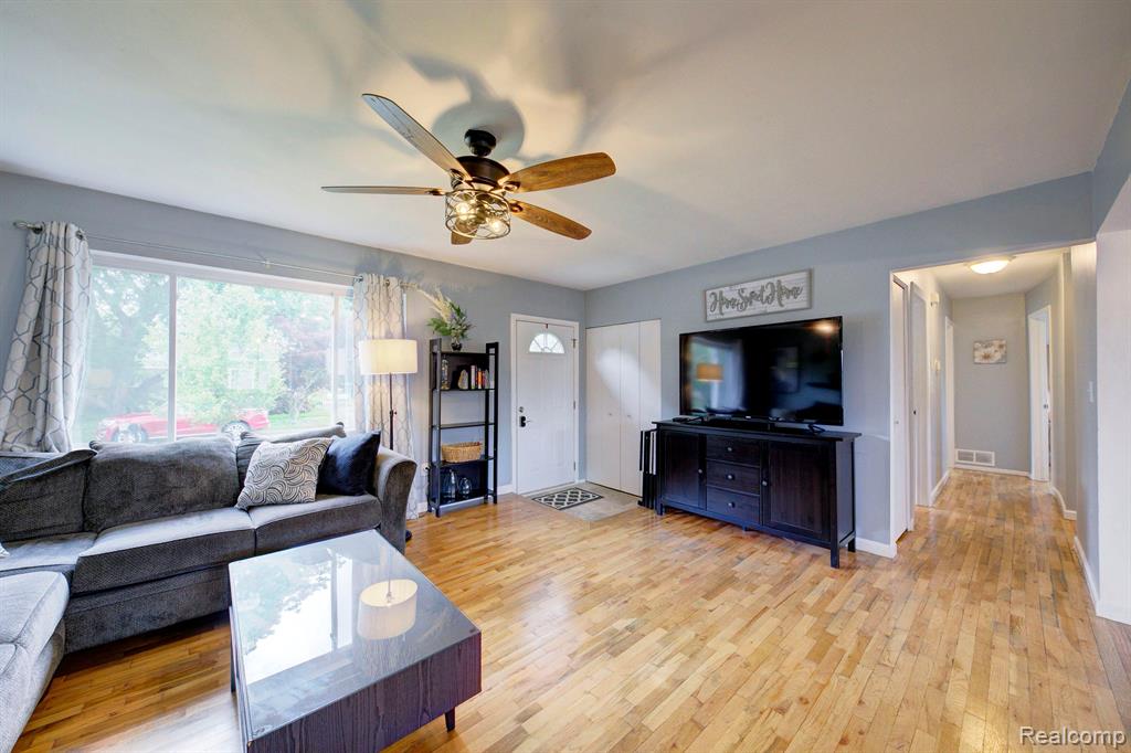 42208 HAYES Street, Belleville, MI 48111 — Photo 14