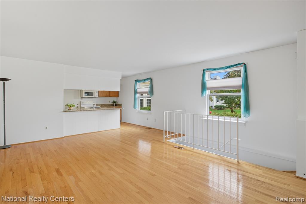 1493 Mariner Drive, Walled Lake, MI 48390 — Photo 5