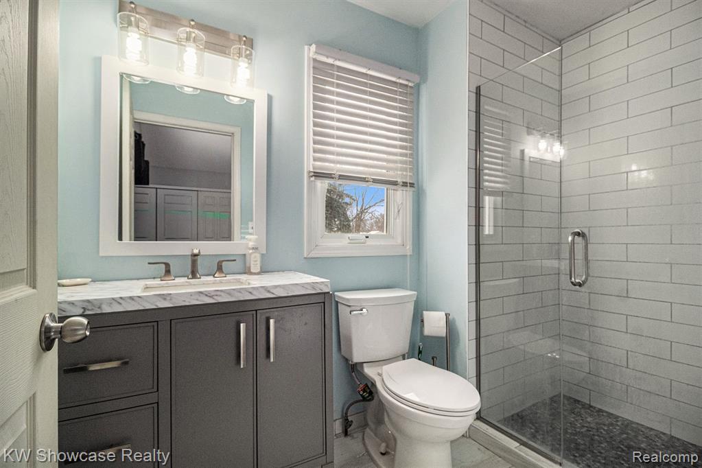 917 Iroquois Avenue, Waterford, MI 48327 — Photo 17