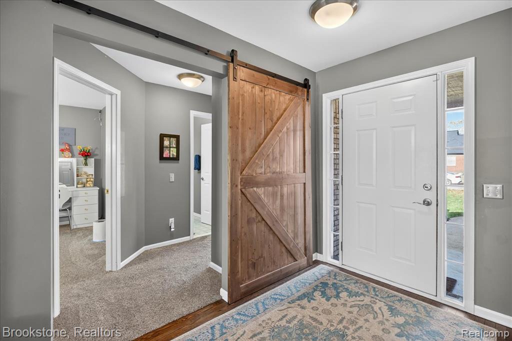 4954 Spring Meadow Dr, Clarkston, MI 48348 — Photo 4