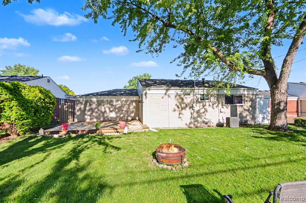 35252 Simon Drive, Clinton Twp, MI 48035 — Photo 18