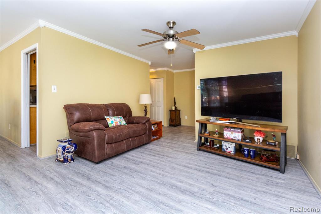 8095 Colony Drive, 23, Grosse Ile, MI 48138 — Photo 10