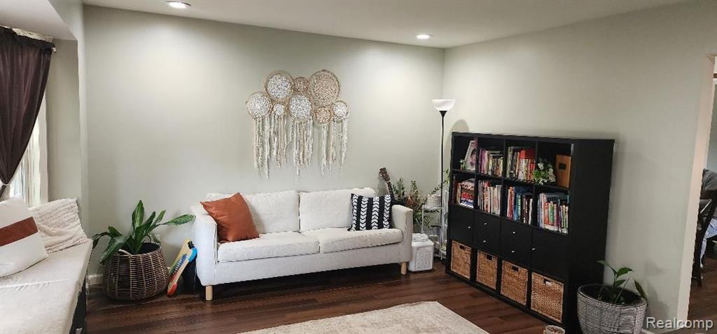 210 N PRINCESS Drive W, Canton, MI 48188 — Photo 34