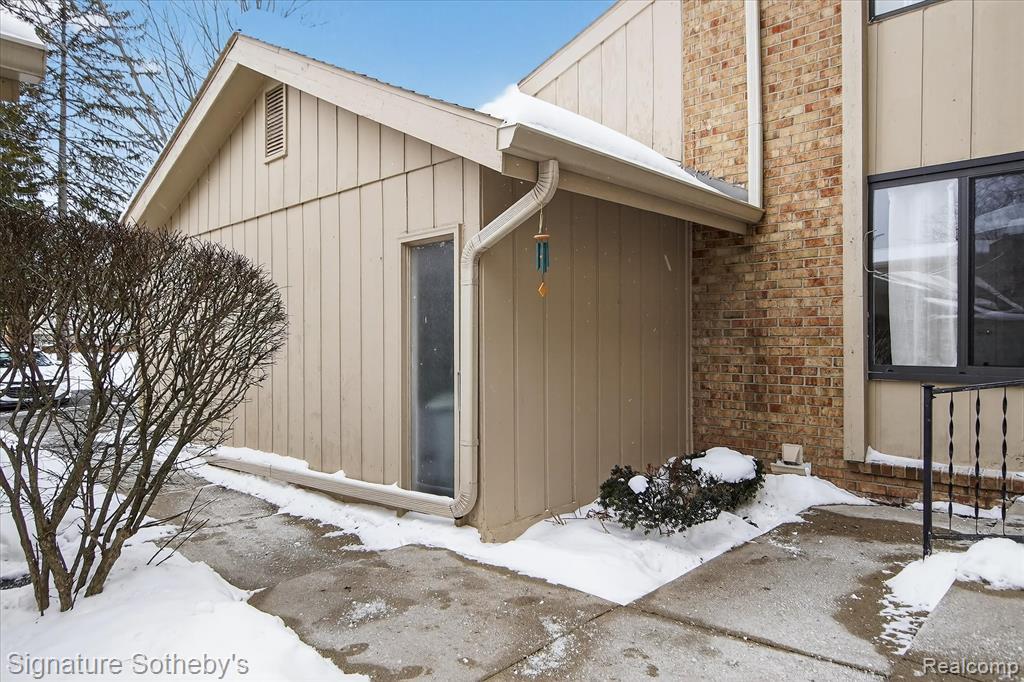 7107 Pebble Park Drive, 163, West Bloomfield, MI — Photo 3