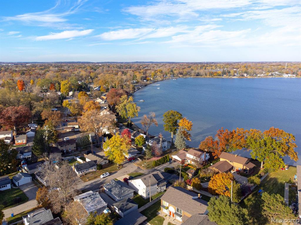 5404 SARVIS Avenue, Waterford, MI 48327 — Photo 29