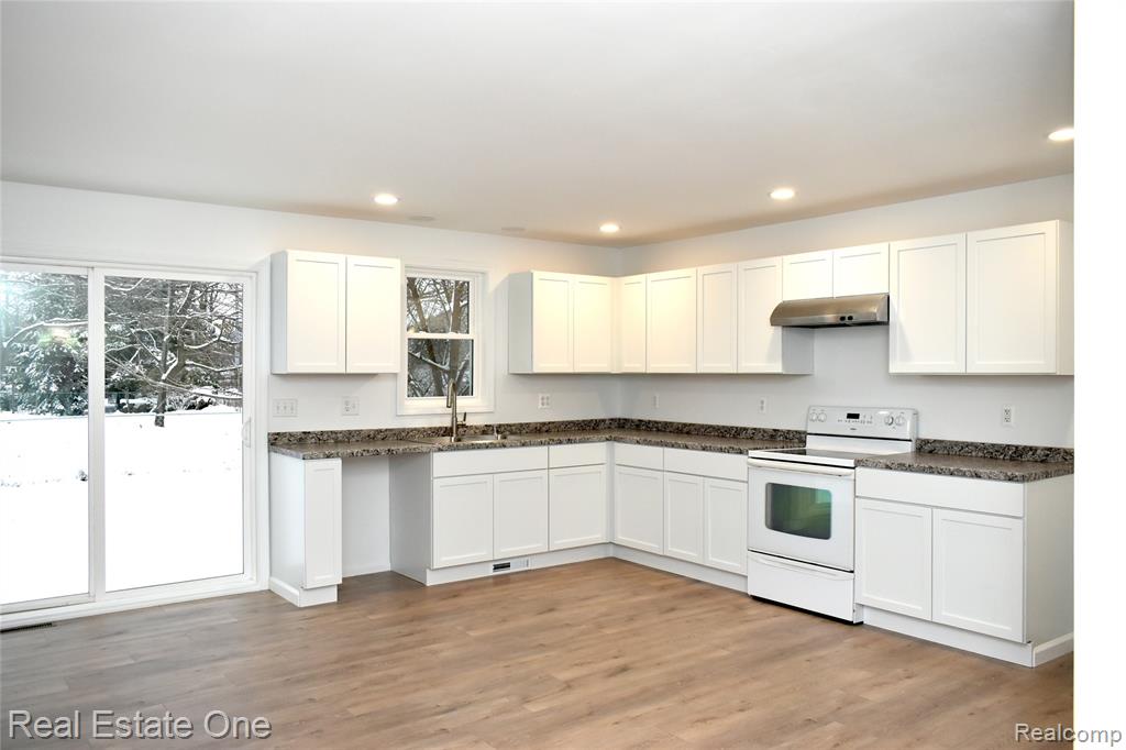 825 Ferley Street, Lansing, MI 48911 — Photo 13