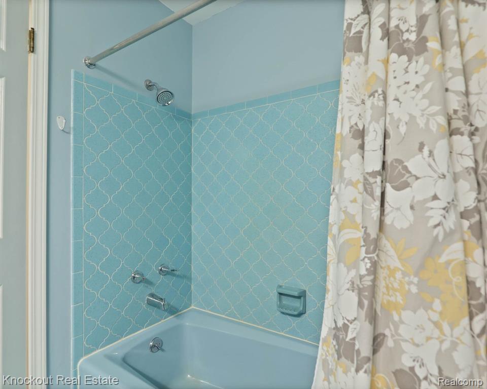 9350 OAKMONT Drive, Grand Blanc, MI 48439 — Photo 39