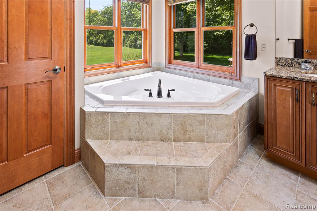 13733 Crooked Creek Lane, Carleton, MI 48117 — Photo 18