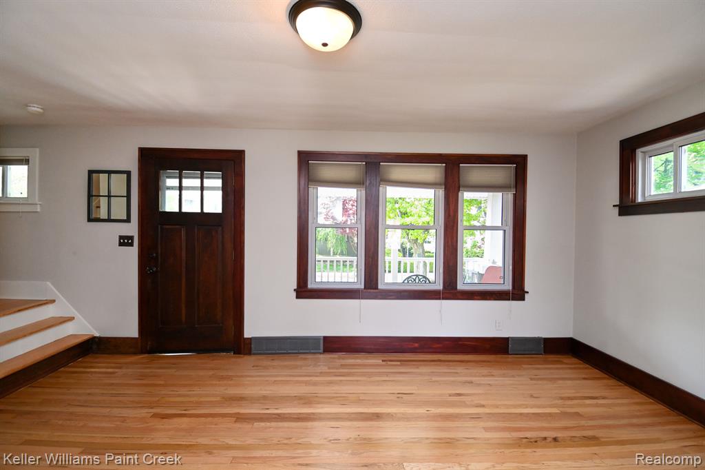 606 N CENTER Street, Royal Oak, MI 48067 — Photo 11