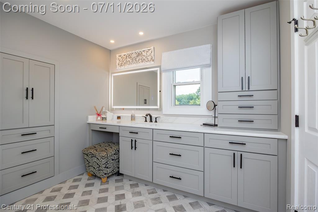 689 Woodfield Way, Rochester Hills, MI 48307 — Photo 11