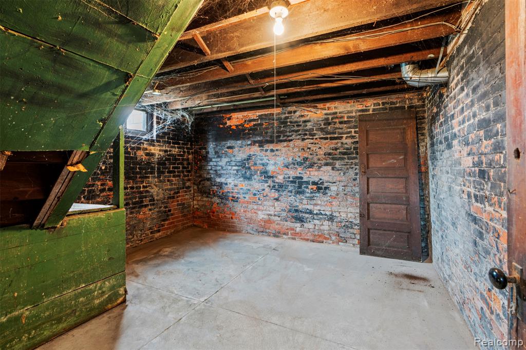 1649 HURLBUT Street, Detroit, MI 48214 — Photo 30